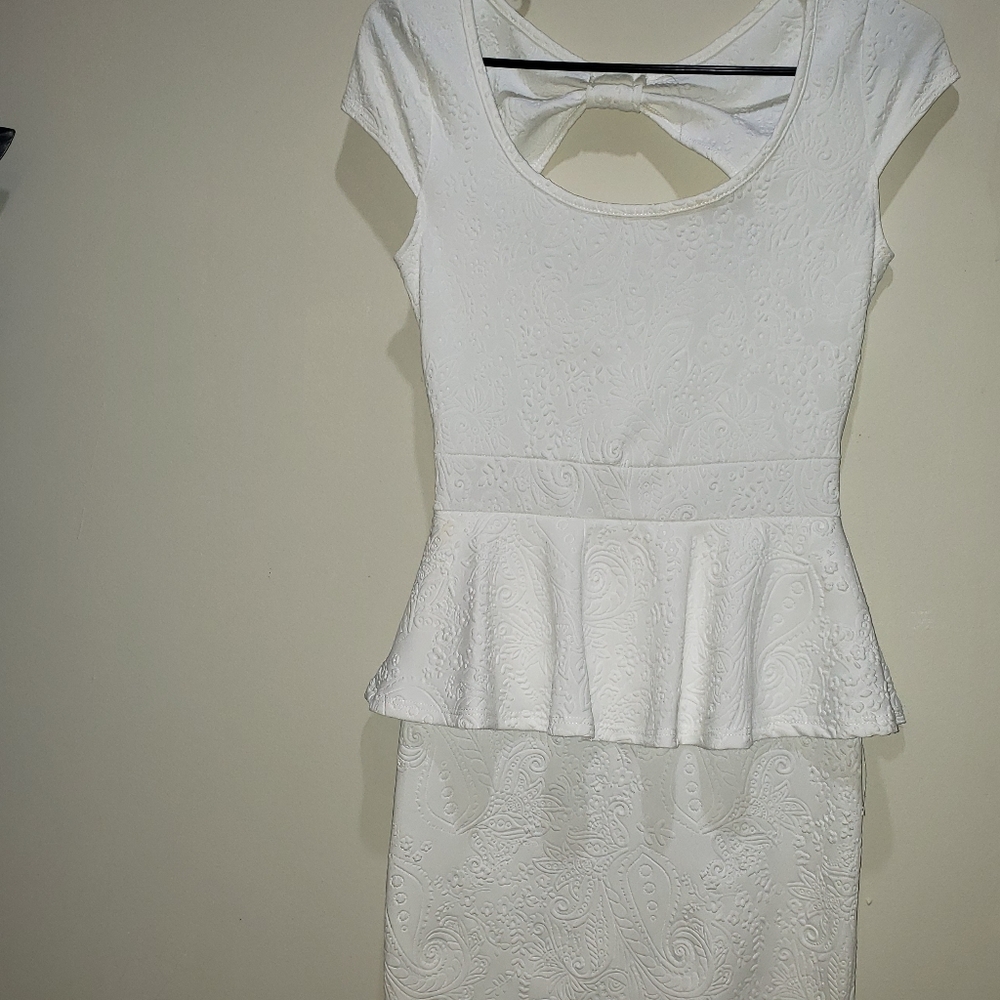 Rue21 White body con dress small floral pattern